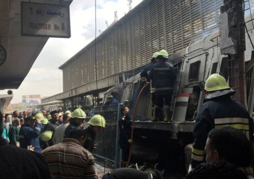 Пожар на главната железопътна гара в Кайро взе жертви