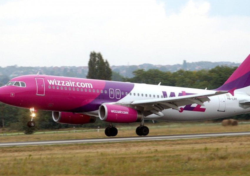 Самолет на Wizz Air кацна извънредно в София