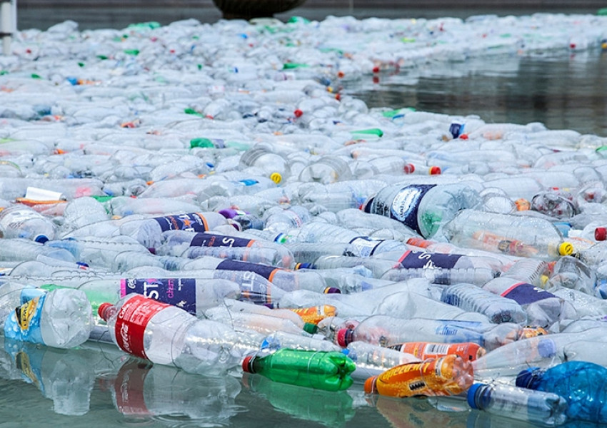 Безплатна вода и пари за лондончани, ако връщат пластмасовите отпадъци