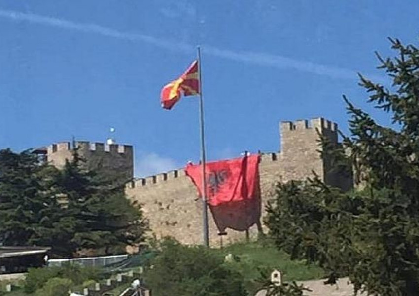 Развяха албанското знаме на Самуиловата крепост в Охрид на Великден (ВИДЕО)