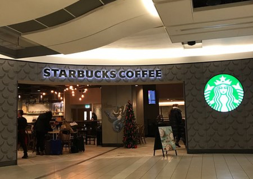 Starbucks пуска чаши за многократна употреба на летище „Гетуик“