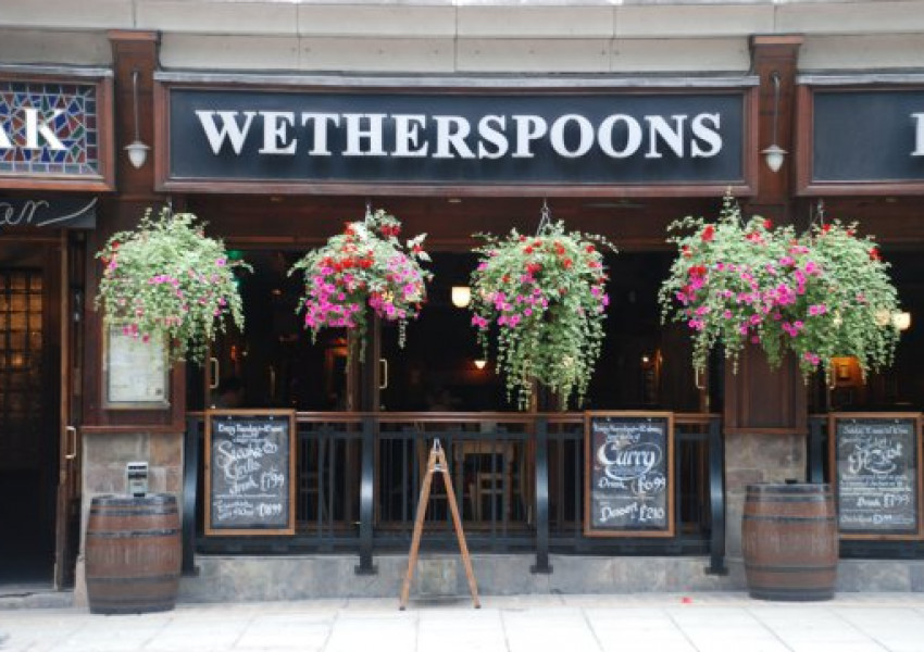 Откриха фекални бактерии в леда на Wetherspoons